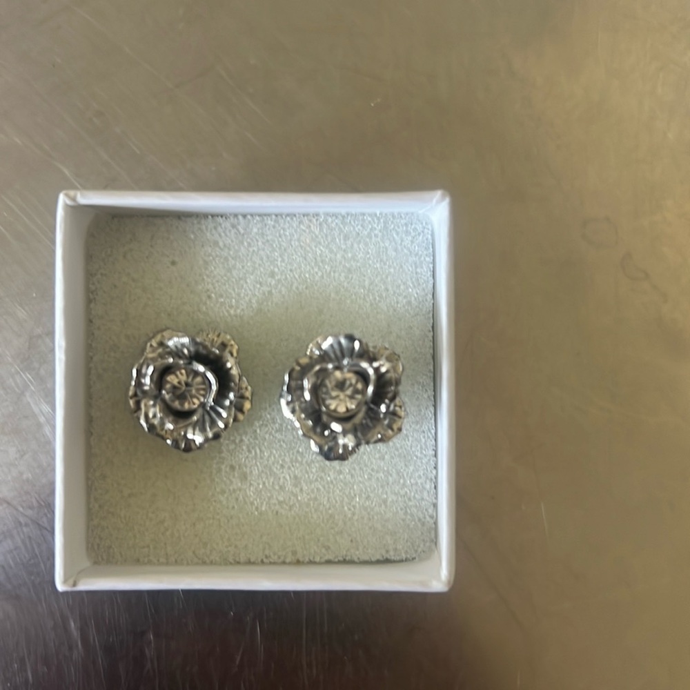 Vintage silver flower stud earrings